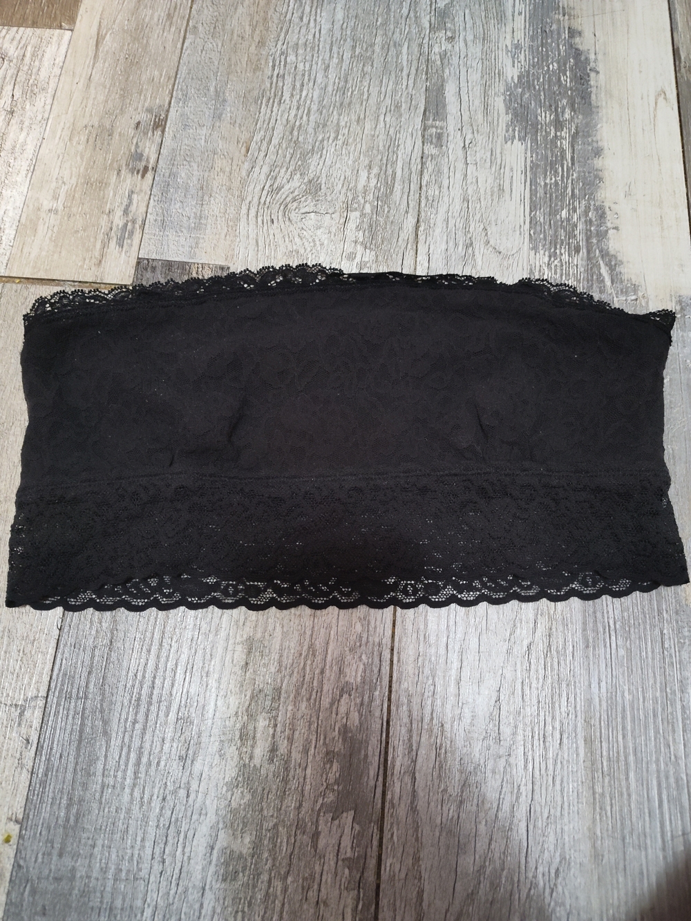 5/$25 SALE Victoria's Secret Size Medium Black Lace Bandeau Bralette